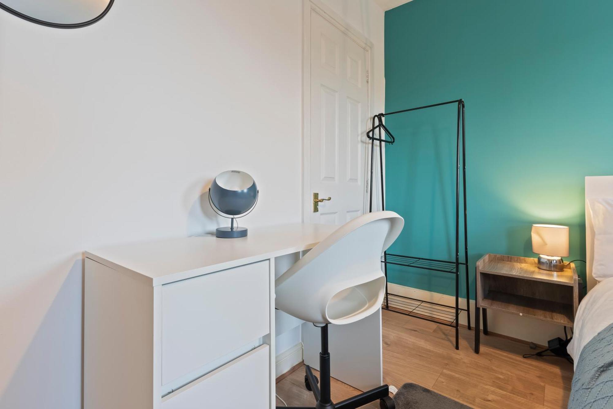 Cozy Townhouse With 4 Bedrooms Londra