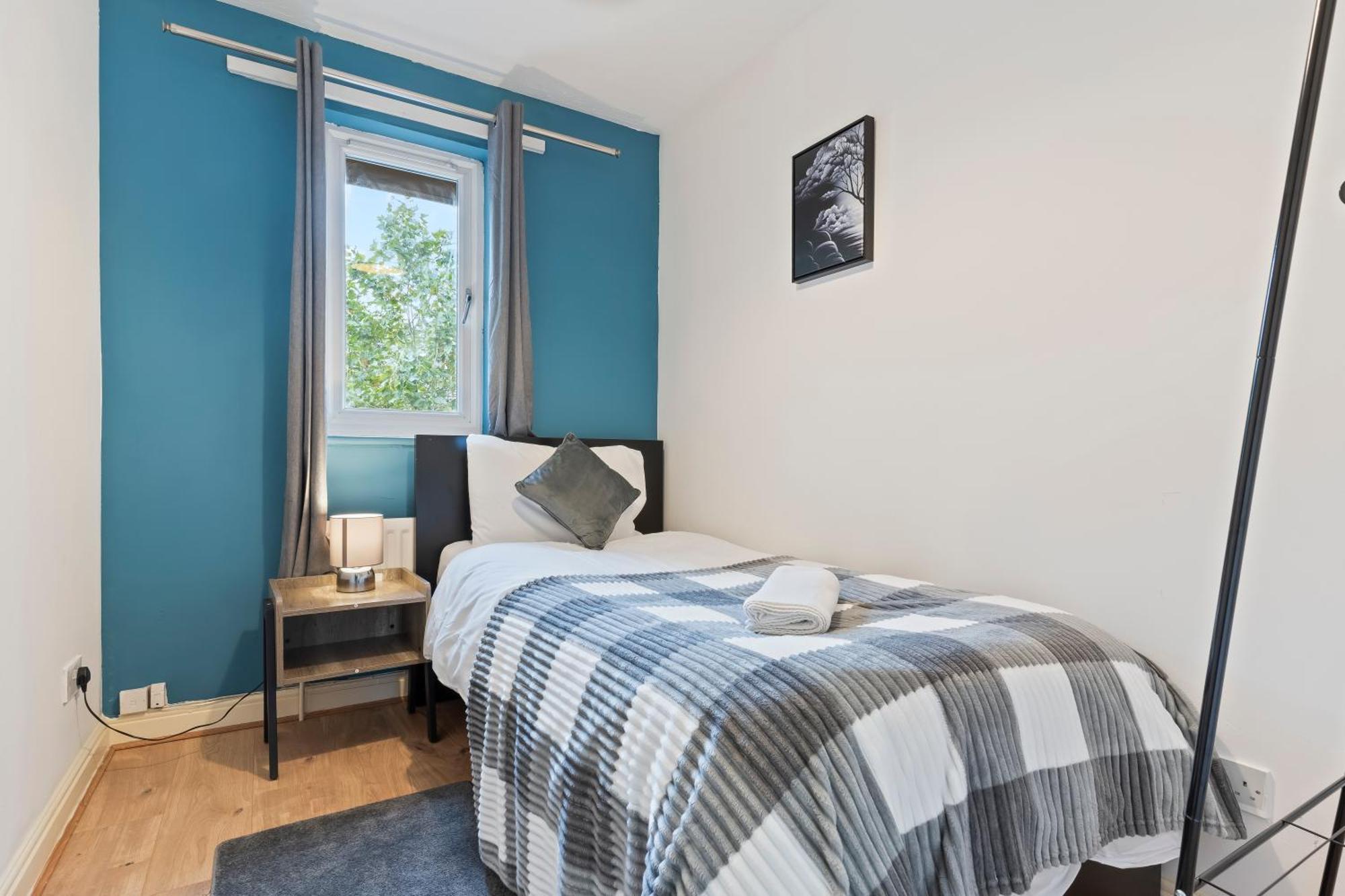 Cozy Townhouse With 4 Bedrooms Londra
