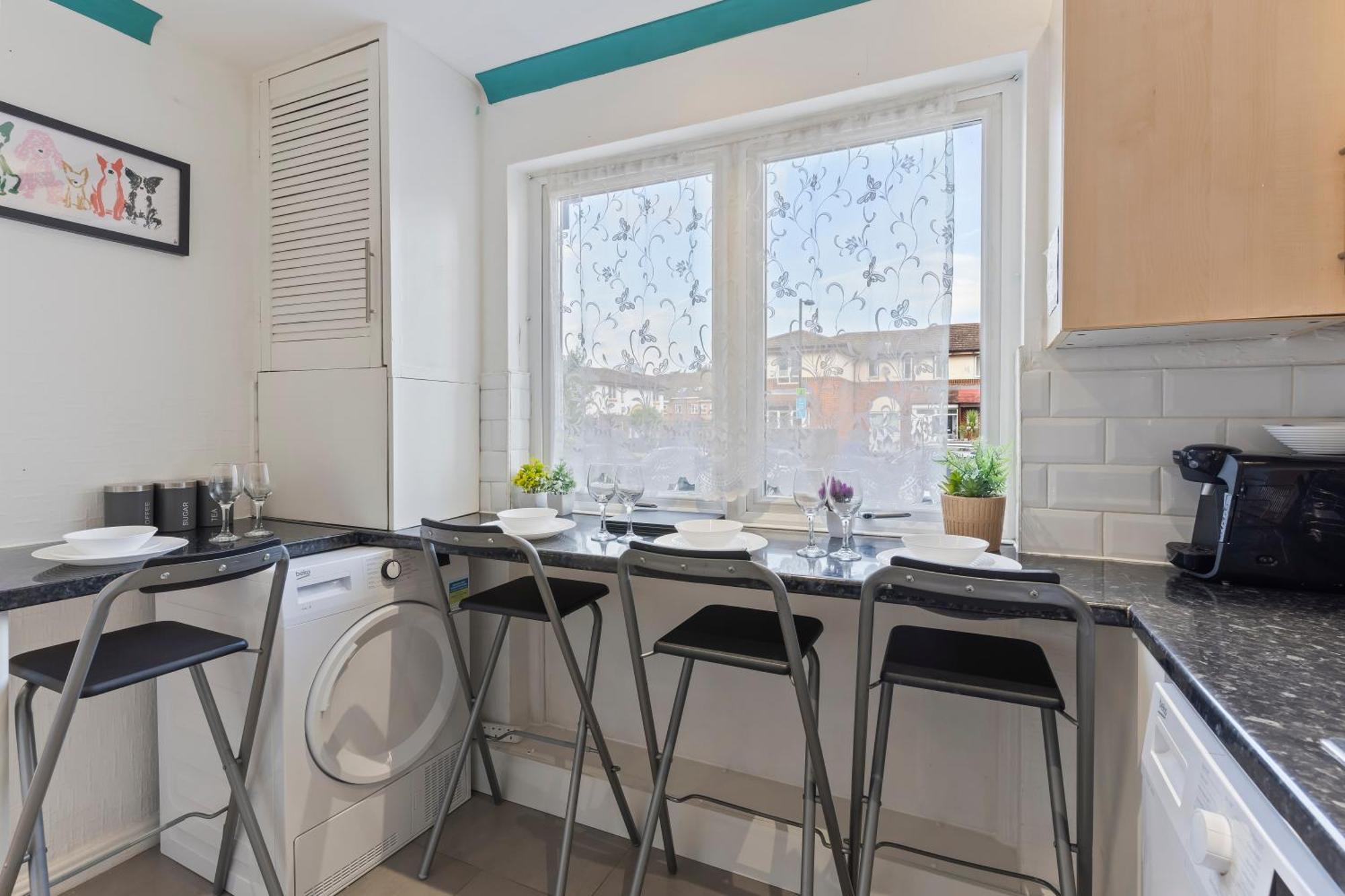 Cozy Townhouse With 4 Bedrooms * Londra