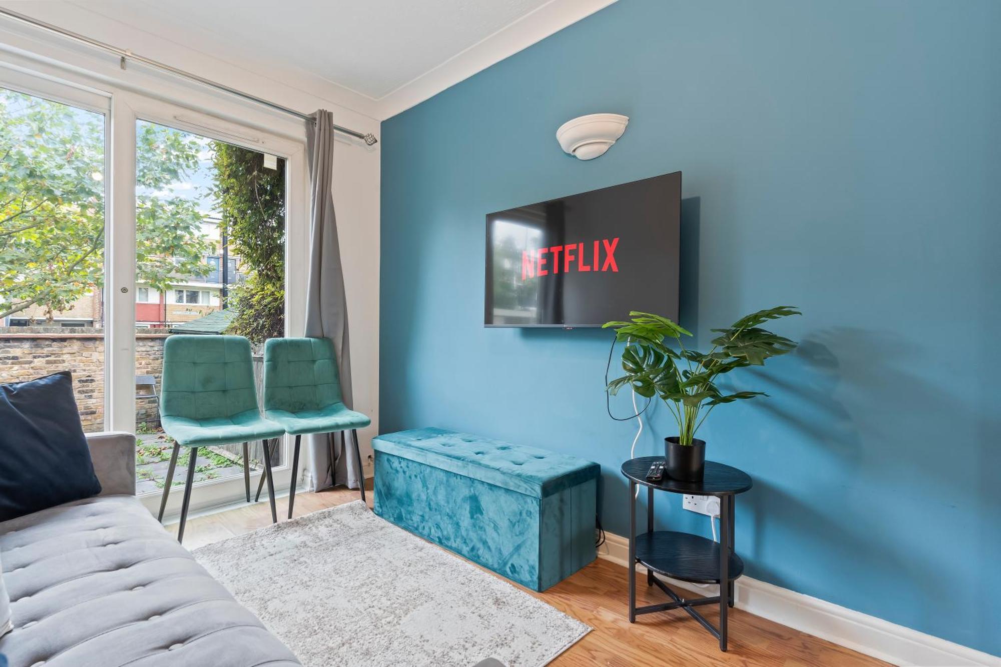 Cozy Townhouse With 4 Bedrooms